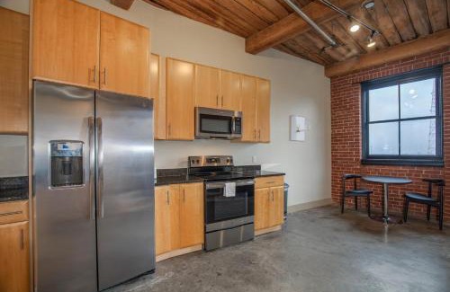 Downtown West Apartment | FRONTDESK Bright 1 BR Apt near The Gateway Arch