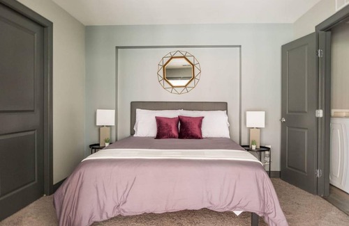 Scioto Mile Apartment | Frontdesk | Central Loft w/ Lots of Natural Light
