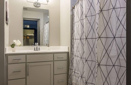 Scioto Mile Apartment | Frontdesk | Central Loft w/ Lots of Natural Light