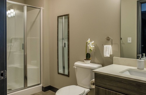 Downtown Kansas City Apartment | FRONTDESK Flashcube Apts Downtown Kansas City