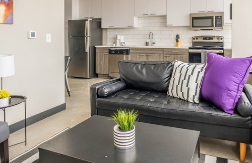 Downtown Kansas City Apartment | FRONTDESK Flashcube Apts Downtown Kansas City
