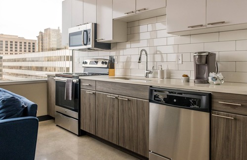 Downtown Kansas City Apartment | FRONTDESK Flashcube Apts Downtown Kansas City