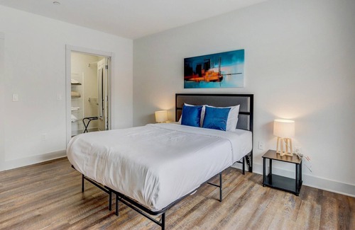 Historic Third Ward Apartment | FRONTDESK Jefferson Block Apts Third Ward Milwaukee
