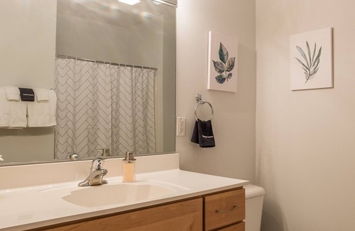 Historic Third Ward Apartment | FRONTDESK Jefferson Block Apts Third Ward Milwaukee