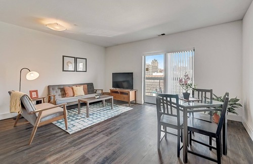 Historic Third Ward Apartment | FRONTDESK Jefferson Block Apts Third Ward Milwaukee