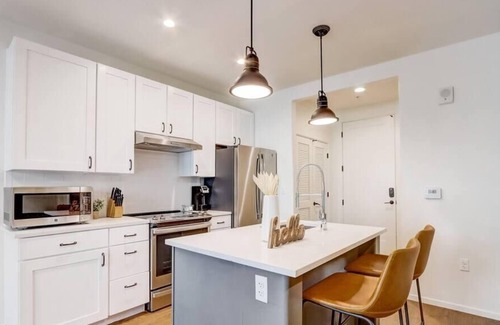 Menlo Park Apartment | Frontdesk | Modern Menlo Park Studio near Transit