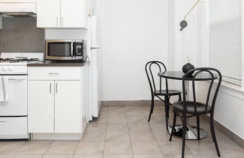 East Hyde Park Apartment | Frontdesk | Open 1 BR Apt by Black History Museum