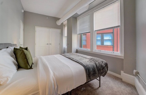 Gateway District Apartment | FRONTDESK Osborn Apts Downtown Cleveland