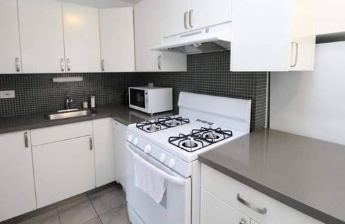 East Hyde Park Apartment | Frontdesk | Refreshed 1BR Apt in Hyde Park