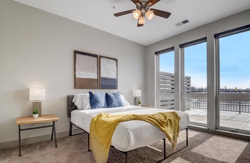 Broad Ripple Apartment | FRONTDESK River House Apts Broad Ripple Indianapolis