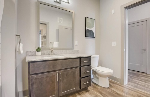 Broad Ripple Apartment | FRONTDESK River House Apts Broad Ripple Indianapolis