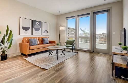 Broad Ripple Apartment | FRONTDESK River House Apts Broad Ripple Indianapolis