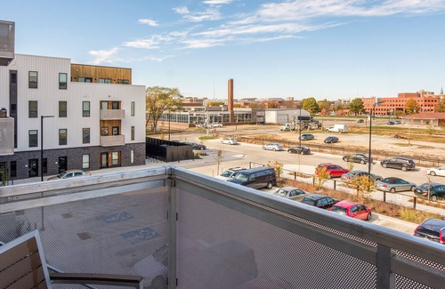 Downtown Des Moines Apartment | FRONTDESK Rowat Lofts East Village Des Moines