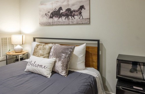 Downtown Des Moines Apartment | FRONTDESK Rowat Lofts East Village Des Moines