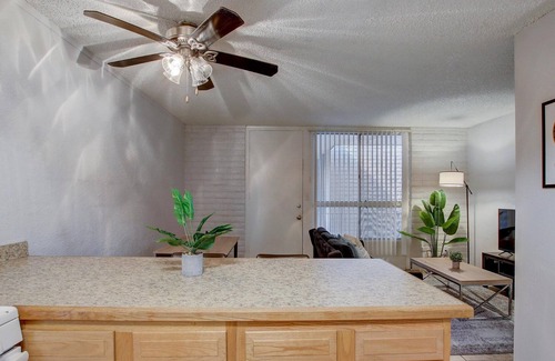 Indian Meadows Apartment | Frontdesk Scottsdale 5th Avenue Apartments