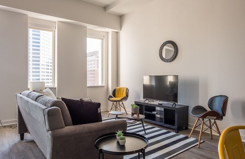 Downtown Kansas City Apartment | FRONTDESK Sky on Main Apts Downtown Kansas City
