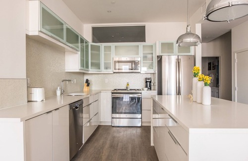 Downtown Kansas City Apartment | FRONTDESK Sky on Main Apts Downtown Kansas City