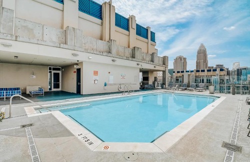 Charlotte Center City Apartment | FRONTDESK Skyhouse Apts Uptown Charlotte