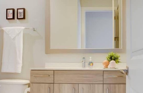 Third Ward Apartment | Frontdesk | Stunning Uptown 1br | Next to Stadium