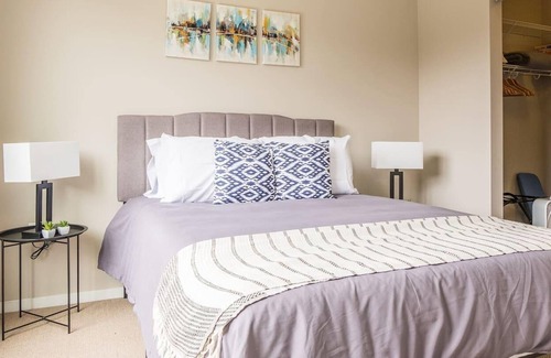 Mill District Apartment | Frontdesk | Stylish + Modern 2BR in Downtown East