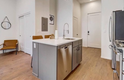 Menlo Park Apartment | Frontdesk | Sunny + Open Studio Apt near Downtown