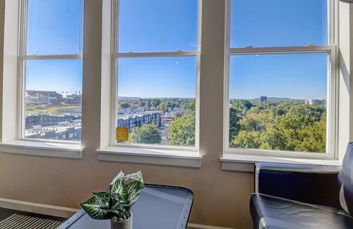 University Apartment | FRONTDESK The Marshall Campus Apts Louisville