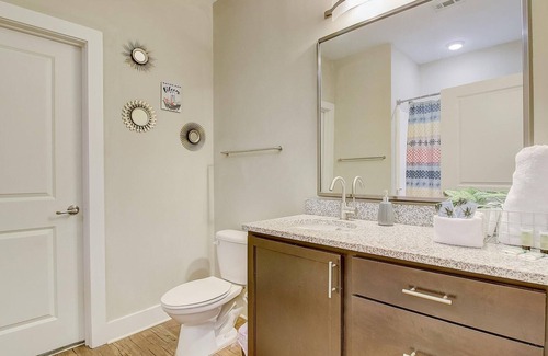 SouthPark Apartment | Frontdesk | Updated Studio Apt w/ Parking