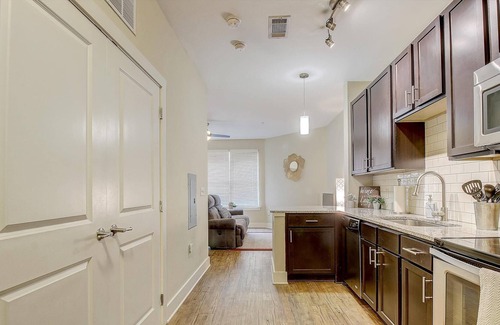 SouthPark Apartment | Frontdesk | Updated Studio Apt w/ Parking