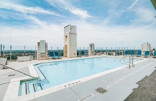 Charlotte Center City Apartment | FRONTDESK Uptown Apts with City Views Charlotte