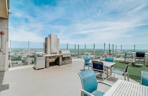 Charlotte Center City Apartment | FRONTDESK Uptown Apts with City Views Charlotte