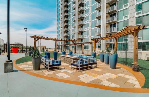 Charlotte Center City Apartment | FRONTDESK Uptown Apts with City Views Charlotte
