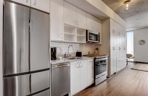 Lower East Side Apartment | FRONTDESK Urbanite Apts Lower East Side Milwaukee