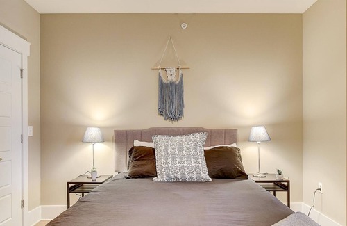 Commonwealth Apartment | FRONTDESK Village at Commonwealth Apts Plaza Midwood Charlotte
