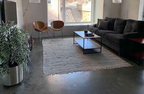 Milwaukee Apartment | FRONTDESK Walker's Landing Apts Riverwest Milwaukee