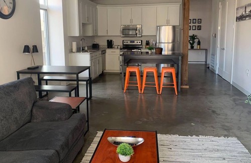 Milwaukee Apartment | FRONTDESK Walker's Landing Apts Riverwest Milwaukee