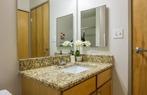 Cleveland Apartment | FRONTDESK Waterfront Apts Downtown Cleveland