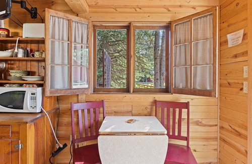 Cheyenne Crossing Cabin | Frontier Cabin With Hot Tub On Spearfish Creek