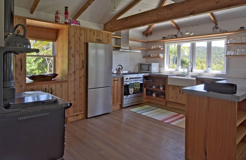 Tryphena House | Frosty's Retreat - Great Barrier Island Home