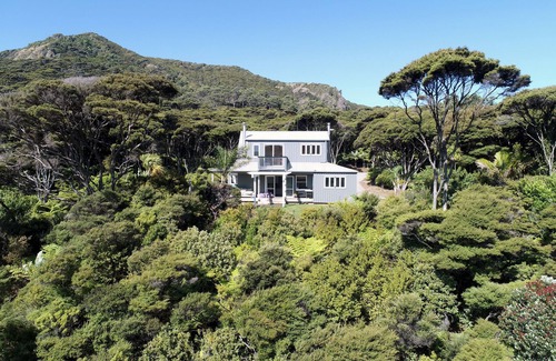 Tryphena House | Frosty's Retreat - Great Barrier Island Home