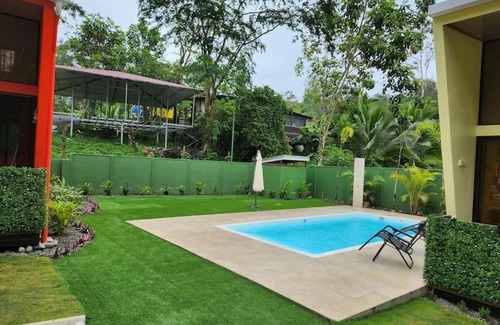 Cocles House | Fruit Houses: Pineapple House. Fast wifi