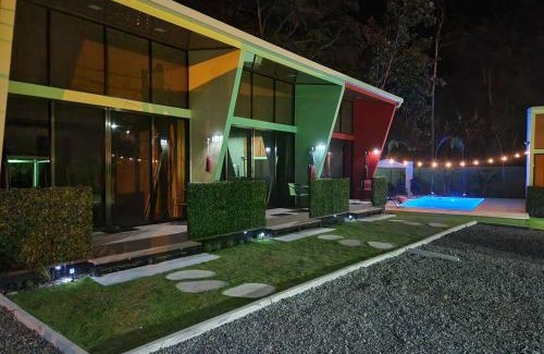 Cocles House | Fruit Houses: Pineapple House. Fast wifi