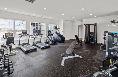 Fort Worth Apartment | FtWorth NR DFW airport Wifi gym pool 1/1 Garage