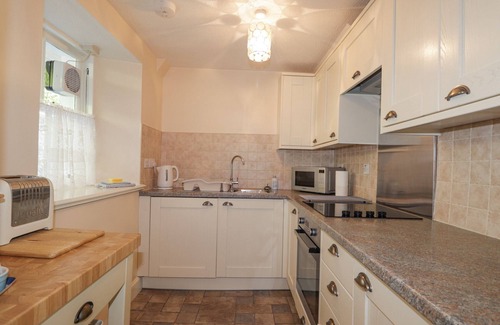 Fortrose Cottage | FUCHSIA COTTAGE, family friendly, with open fire in Fortrose