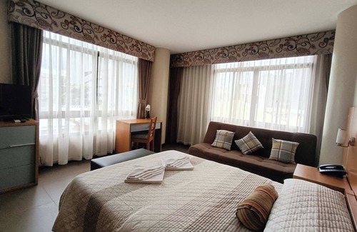 Capitol Site Hotel | Fuente Oro Business Suites Cebu powered by Cocotel