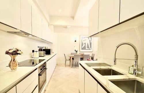 Hammersmith and Fulham Apartment | Fulham Townhouse, 2 Baths, Parking, Breakfast