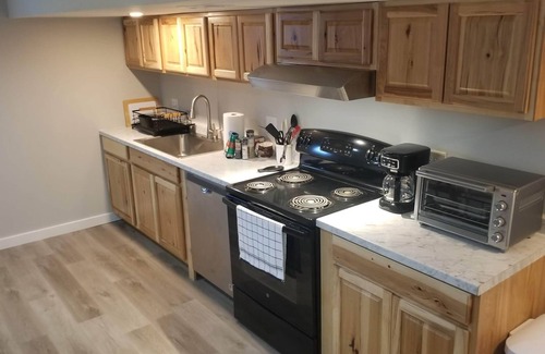 Wilmington House | Full basement apartment quiet comfy 1-bedroom with Hot tub and fireplace