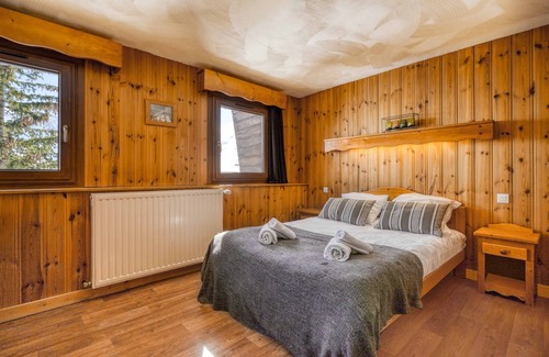 Tignes le Lac Ski Chalet | Full Board - 11 Rooms 20 People - With Jacuzzi and Sauna