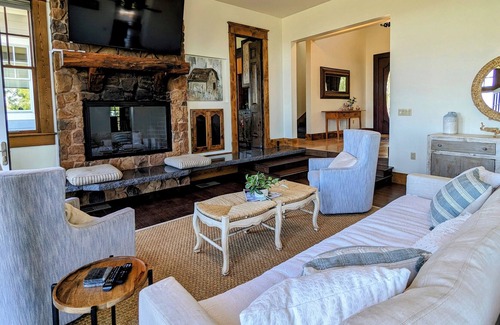 Ramona House | Full Circle Farms Getaways and Retreats - French Style Chateau