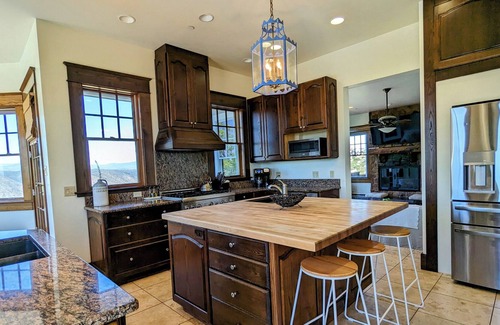 Ramona House | Full Circle Farms Getaways and Retreats - French Style Chateau
