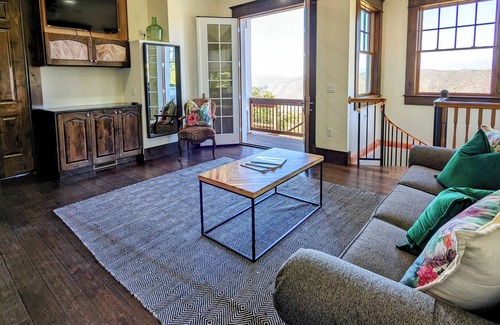 Ramona House | Full Circle Farms Getaways and Retreats - French Style Chateau